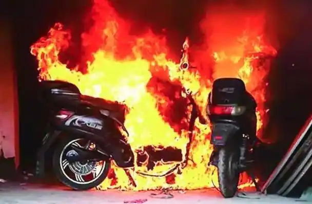 > 正文     目前市面上的电动车大多采用锂电池,这也使锂电池爆炸起火