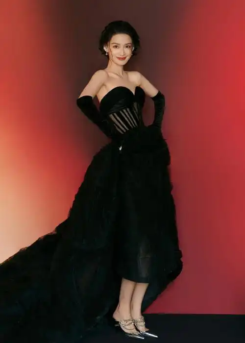 李沁超话在#智族gq moty年度人物盛典#一起疯,@李沁确实玩得很开心!