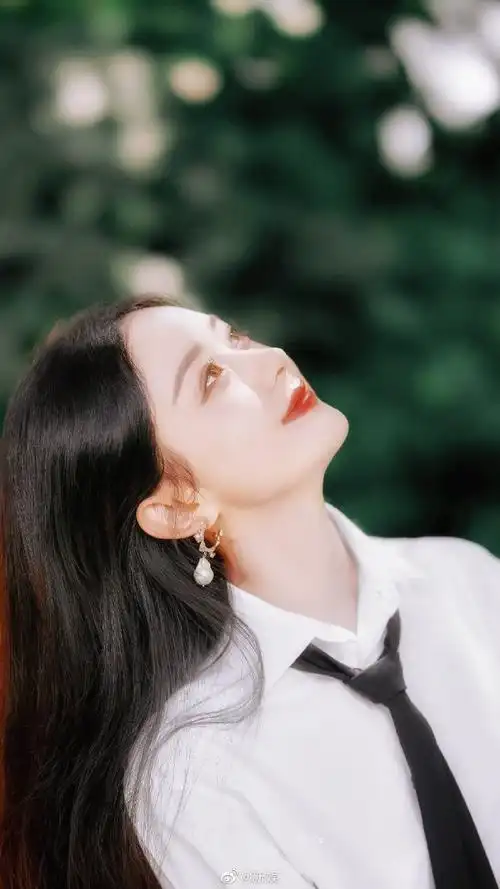 赵丽颖白衬衫领带造型##快乐大本营