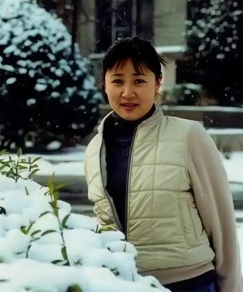 回顾著名演员梁冠华与妻子唐烨互相成就恩爱33年生活幸福甜蜜