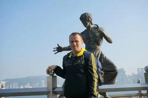 avanue of stars - 香港李小龙铜像的图片