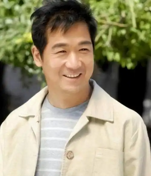 张国立的婚姻生活介绍 张国立和罗秀春离婚34年了(16)