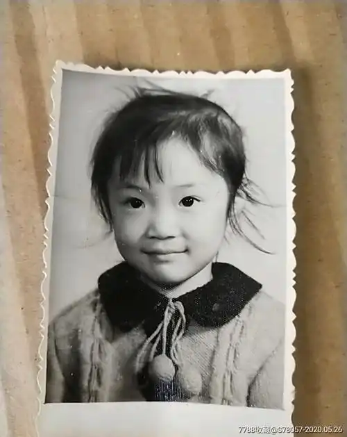 小女孩留影老照片