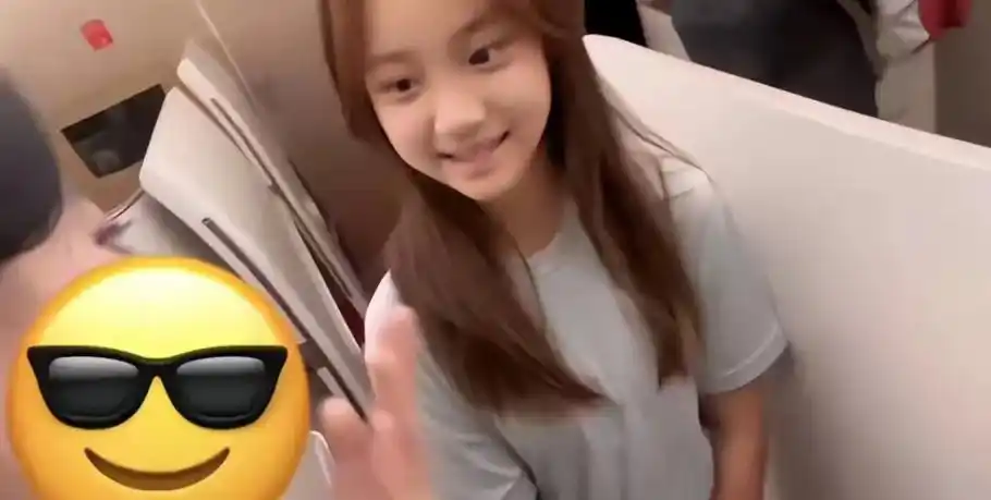 偶遇李小璐母女出游,11岁甜馨皮肤晒黝黑,和白皮肤妈妈对比明显