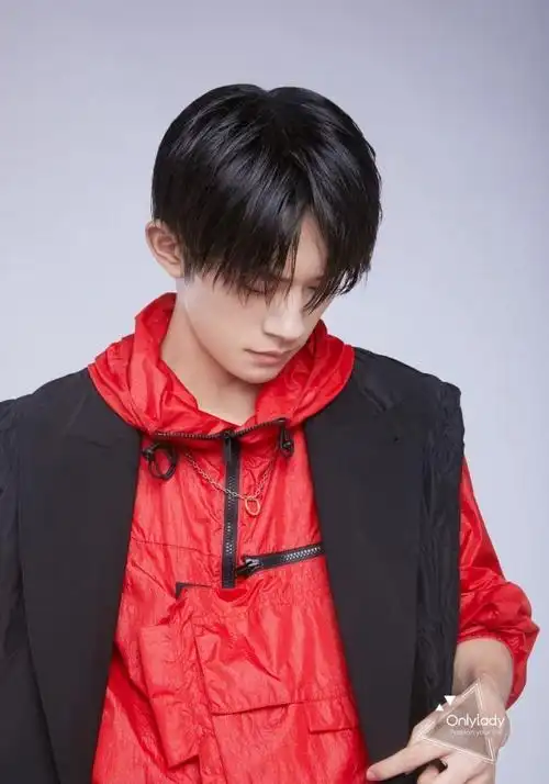 易烊千玺成都##易烊千玺送你一朵小红花