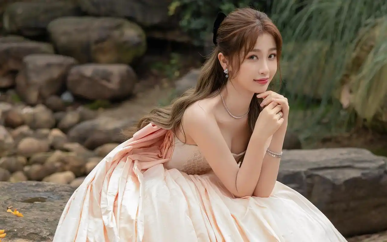 虞书欣后背蝴蝶结长裙高清桌面壁纸_大陆明星_壁纸下载_美桌网
