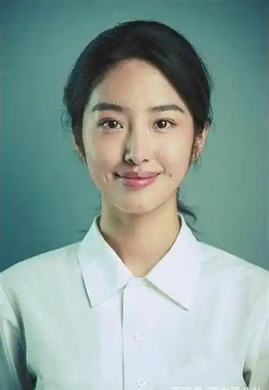 《芳华》杨采钰旧照曝光,一点也不像刘亦菲!