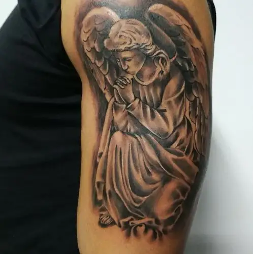 卜小姐大臂天使纹身图案