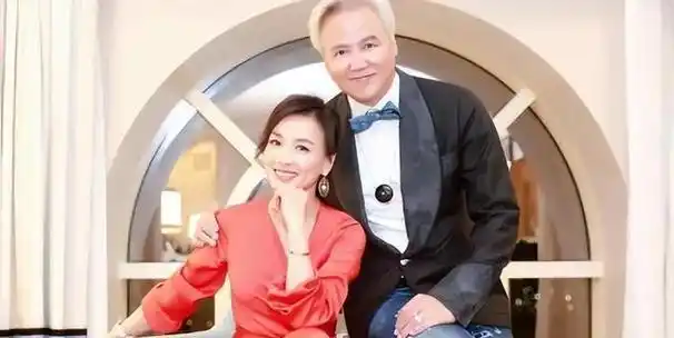 张庭分享了自己的生活习惯,她每天五点起床洗冷水澡,这也是她维持92斤