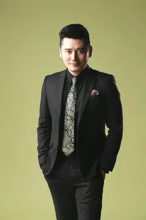 钱枫图片 钱枫西装写真图片