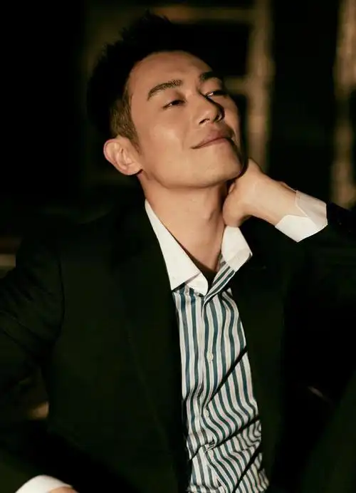 朱亚文自曝"床照",雅痞又深情,终于明白为什么叫他荷尔蒙男神