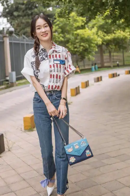 原创霍思燕太会穿,高腰裤直接穿到胃,166普通身材秒变超模比例