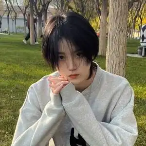 发型女短发中分