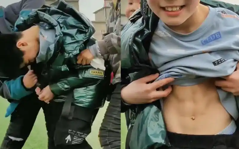 女老师叫来男生拦住腹肌男孩男孩被迫秀腹肌一脸羞涩萌化网友