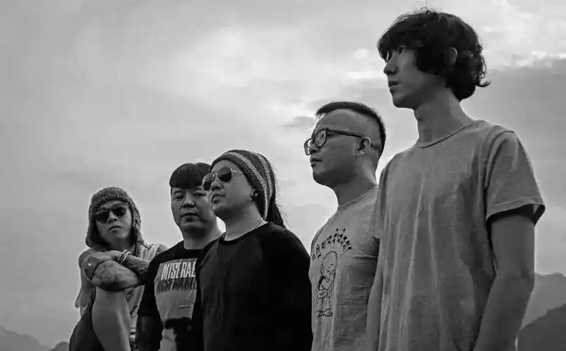 《公路之歌》:痛仰乐队的经典代表作!_路歌_音乐_歌词