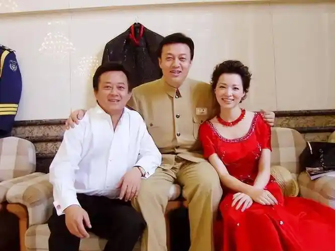 年逾50仍未婚的歌唱家:单身原因各不同,人生千差万别_李娜_程琳_张也