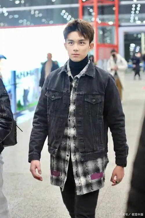 2021年9月14日,吴磊在大四即将毕业之际,作为北京电影学院在校生代表