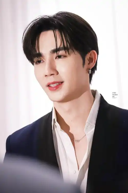 2023/06/23重要的日子里…林林戴的是 海子的钉子 豹子手镯戴的戒指