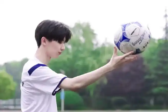 郑州47中宣传片#限定男高中生马嘉祺9615穿着校服漫步在校园里 在