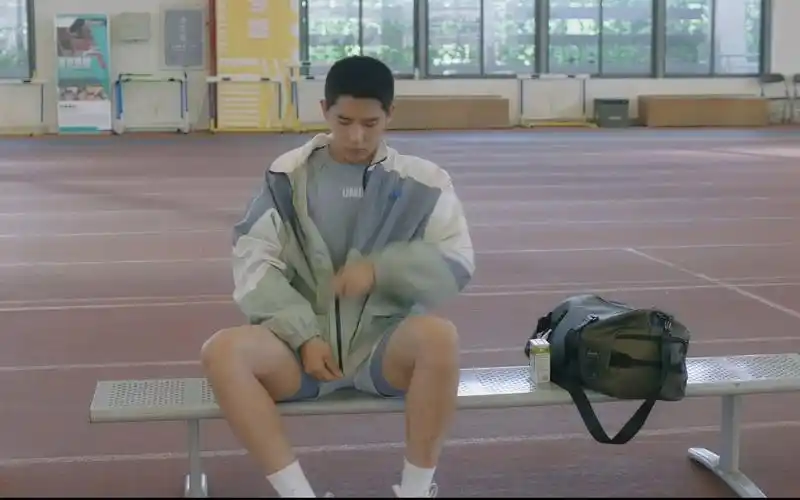 肌肉壮汉看腻了,来看清纯白袜少年王安宇