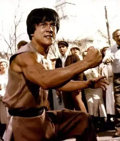 成龙和李小龙谁的功夫厉害?