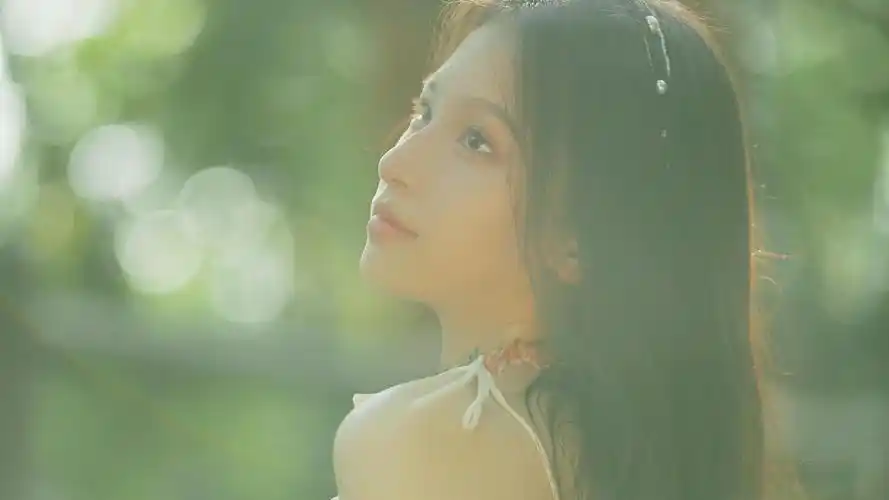 唯美背影图片清新淡雅美女-美女壁纸 - 壁纸之家