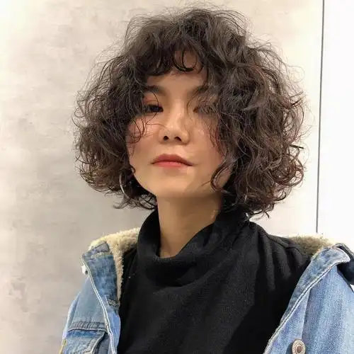 夏天剪短发不烫不染太单调,短发羊毛卷夏天正流行好不好