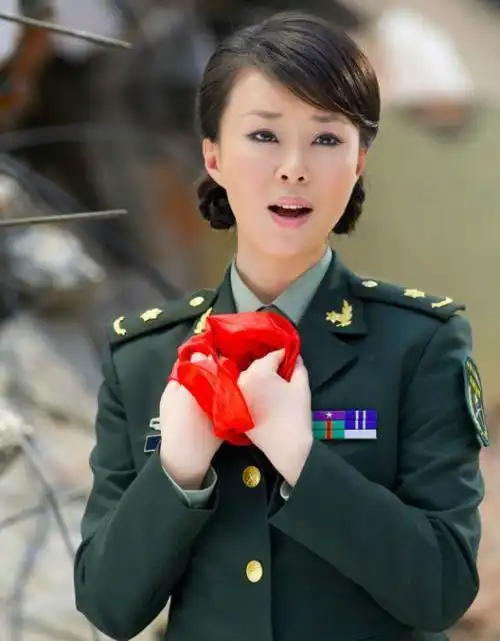 由于资料的缺失,我们目前只能找到祖海作为专业技术9级文职干部的军装