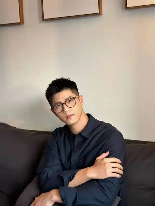 男生发型/三分钟轻松出门的短寸前刺教程_发油_造型_情况