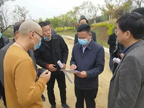 南郑区长曹俊强调研检查汉山植物园项目建设