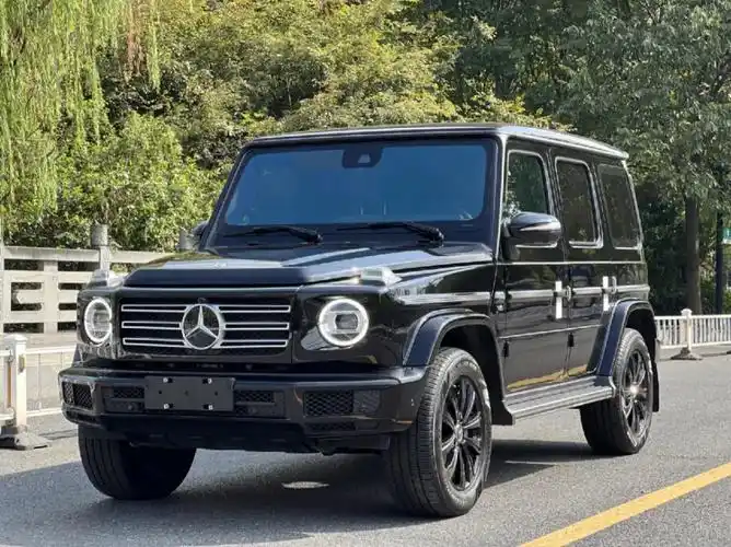 220多万奔驰大g出厂漏装螺丝内饰板脱落