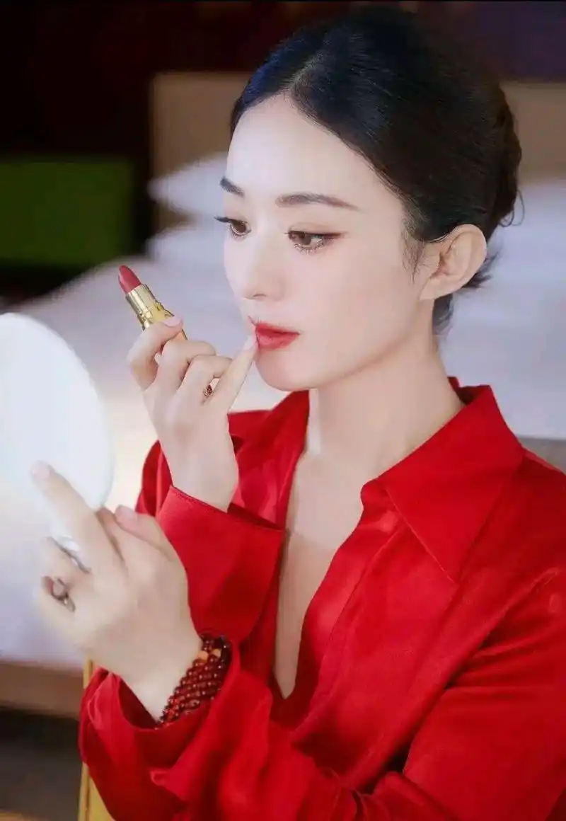 实力与魅力并存的颖宝,眼睛真的很干净,清澈明亮[玫瑰]如今的她,真的