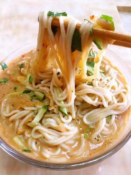 左迪绥中热汤麻酱大冷面疫情无情,冷面有情,吃点冷面平复心情!