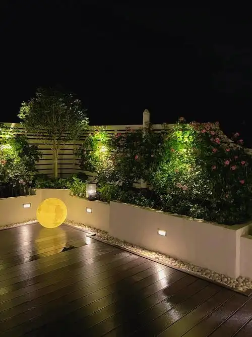 买了顶楼带32㎡露台的房子花23万改造成小花园太舒服了