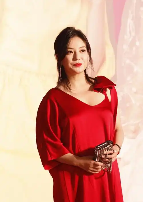 42岁的赵薇和李湘厉害!成功减肥20斤不止,网友:肥婆变少女