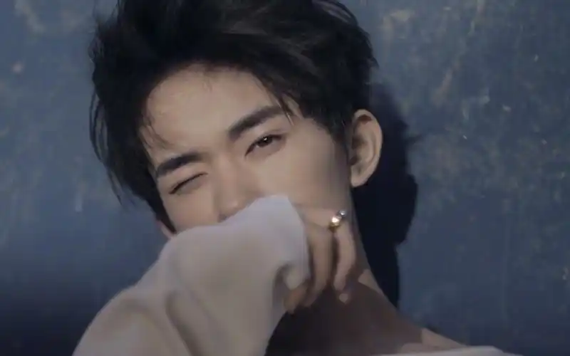 有钱也治不好的病,易烊千玺谢霆锋张嘉译都有隐疾!