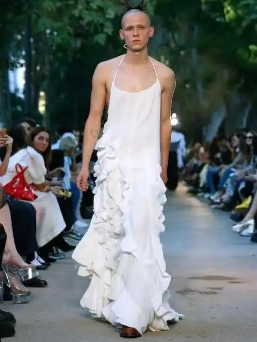 时尚与性别无关为男生设计的小裙子圆了男生的公主梦