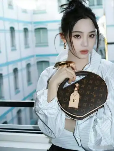 巴黎这一夜珠圆玉润的刘亦菲给白幼瘦女星上了一课