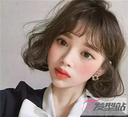 女学生短发烫发波波头 发尾制造内扣潮流显瘦少不了_发型站_最新流行