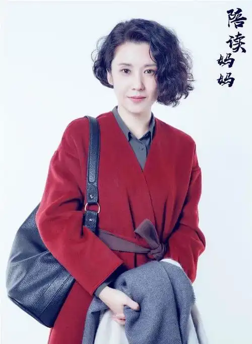 近日由梅婷,邬君梅等人主演的《陪读妈妈》掀起了一阵热潮,郝洋则在剧