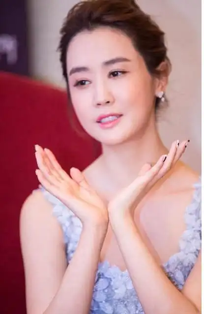 李易峰绯闻女友李多海又变脸了她原来长相记得吗