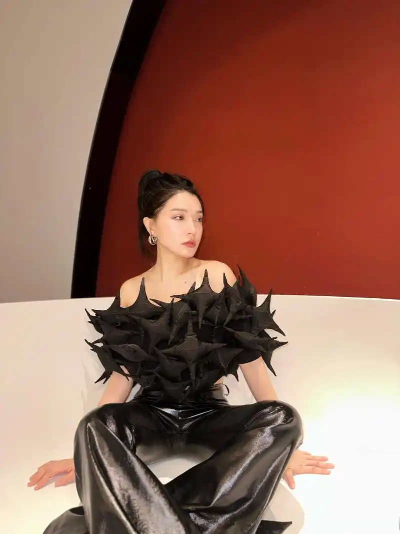 庄心妍##分享图片#  今日份 酷酷妍