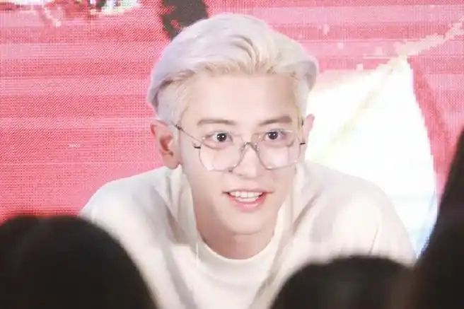 还记得朴灿烈19年来青岛开签售真的鲨疯了金丝眼镜一戴疯狂加分#exo