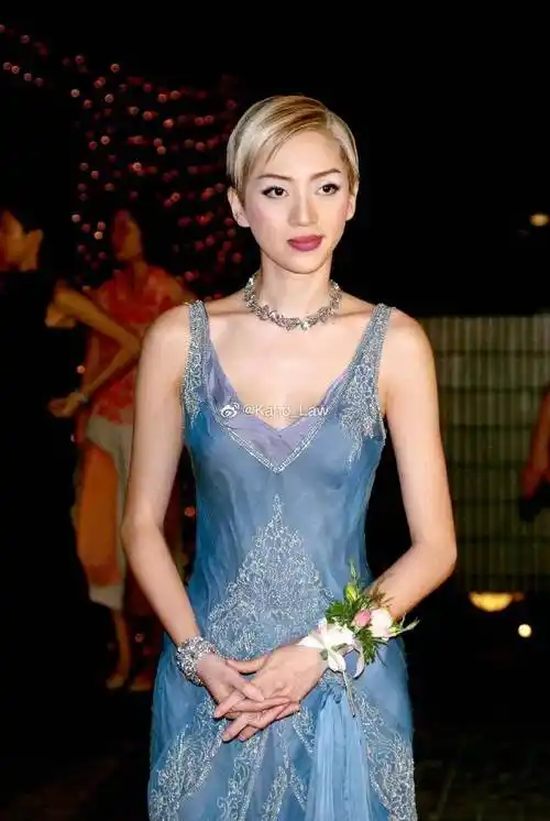 35年前的梅艳芳有多敢穿