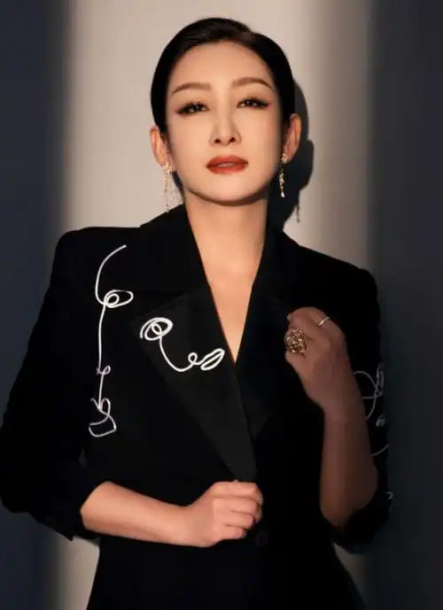 年纪越大越漂亮的女星,我只服这5位,年轻时一般,快40岁才变美|刘涛