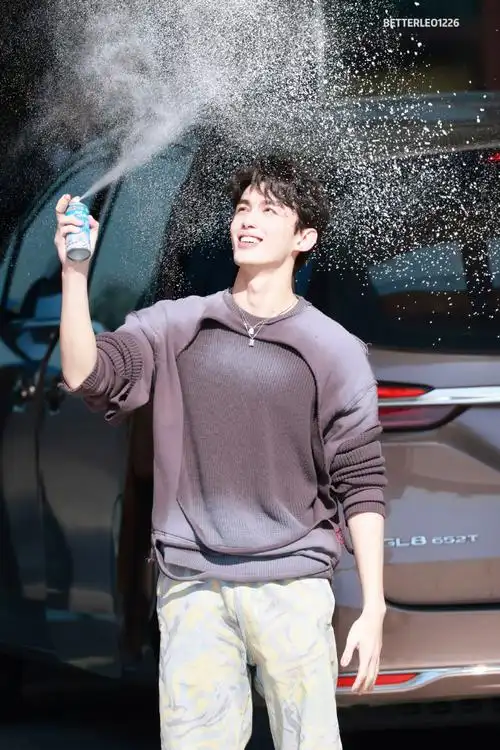 吴磊营业的神果然从不会让我们失望直接给粉丝下了一场雪,这浪漫的