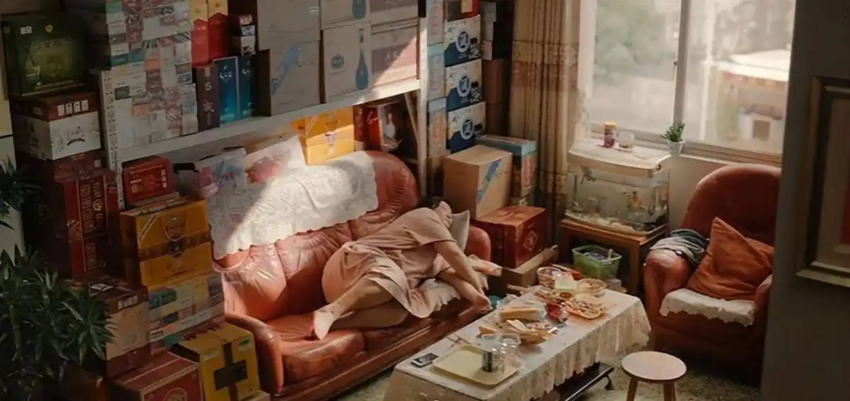 《热辣滚烫》预售狂潮来袭,贾玲,马丽,杨紫三大女神联袂出演.