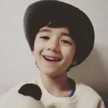 高清帅气男生微信头像可爱小男孩 别看钱的面子和我谈恋爱