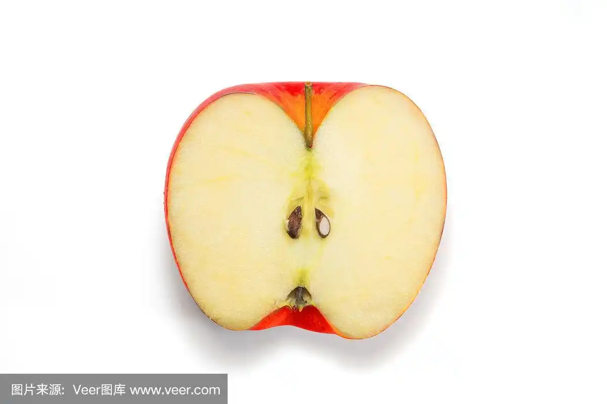 一半苹果在白色的背景上.孤立.