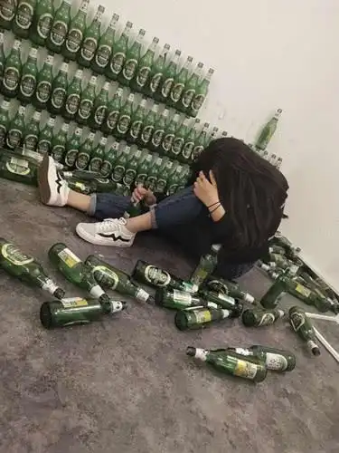 失恋博物馆多扎心满墙壁的绿帽子也不知道哥哥鱼塘有多少小鱼